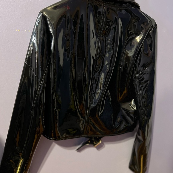 Cropped latex material jacket - Picture 4 of 4